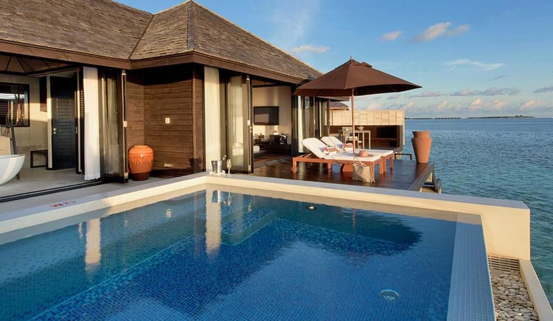 Lily Beach Resort & Spa - Rooms - Sunset Water Suite Exterior Pool